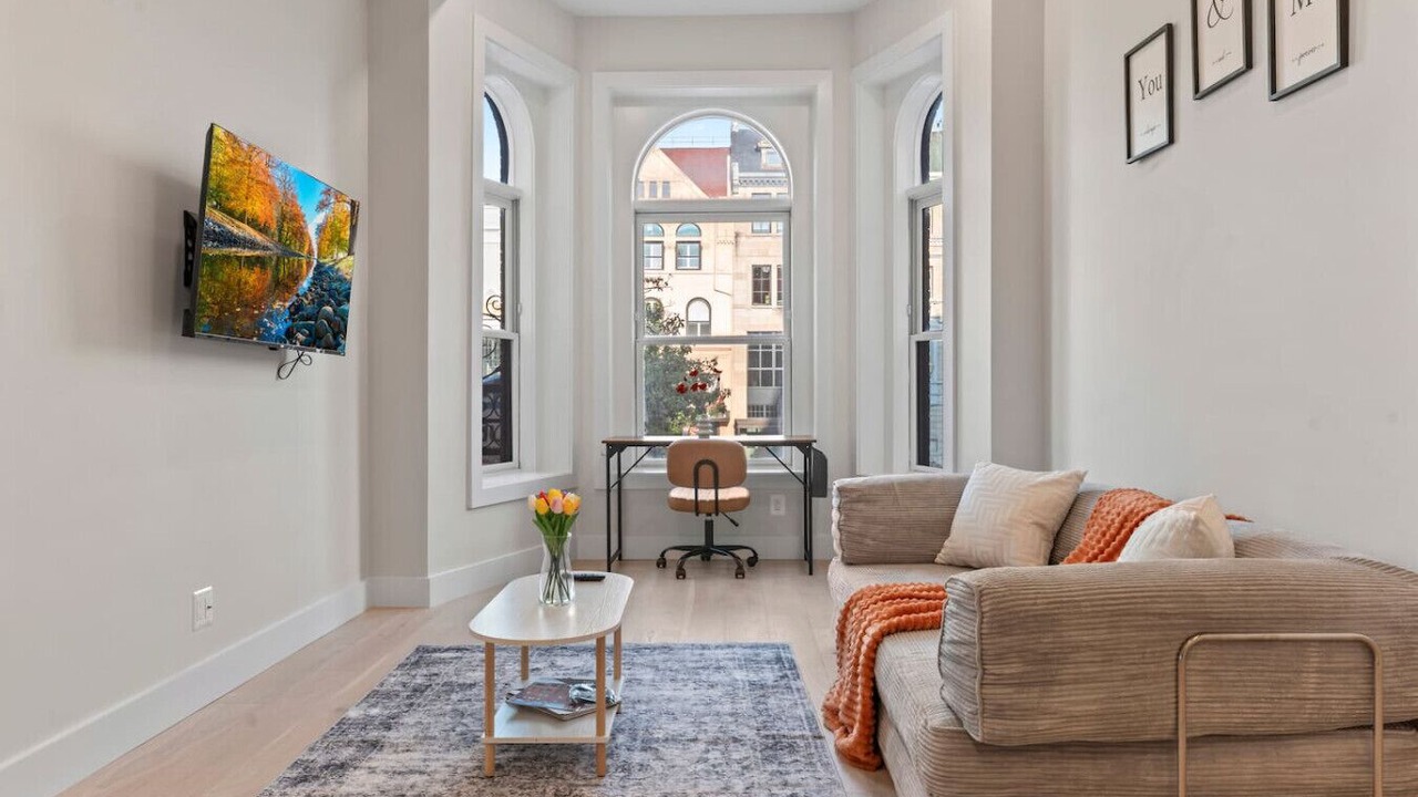 Photo of Livingroom in Dupont Circle