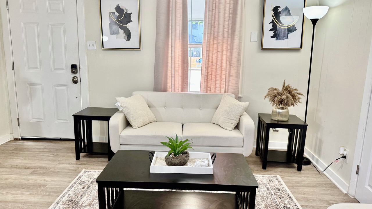 Photo of Livingroom in Montopolis