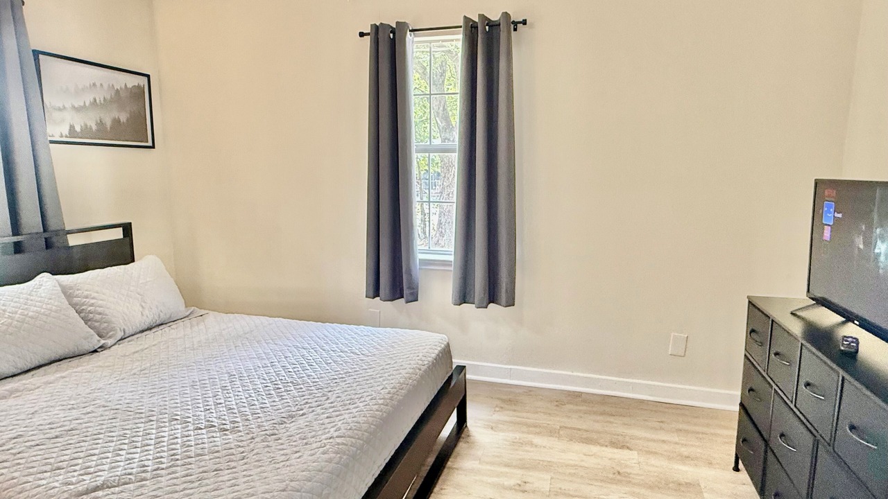 Photo of Bedroom in Montopolis