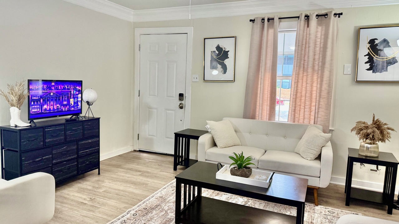 Photo of Livingroom in Montopolis