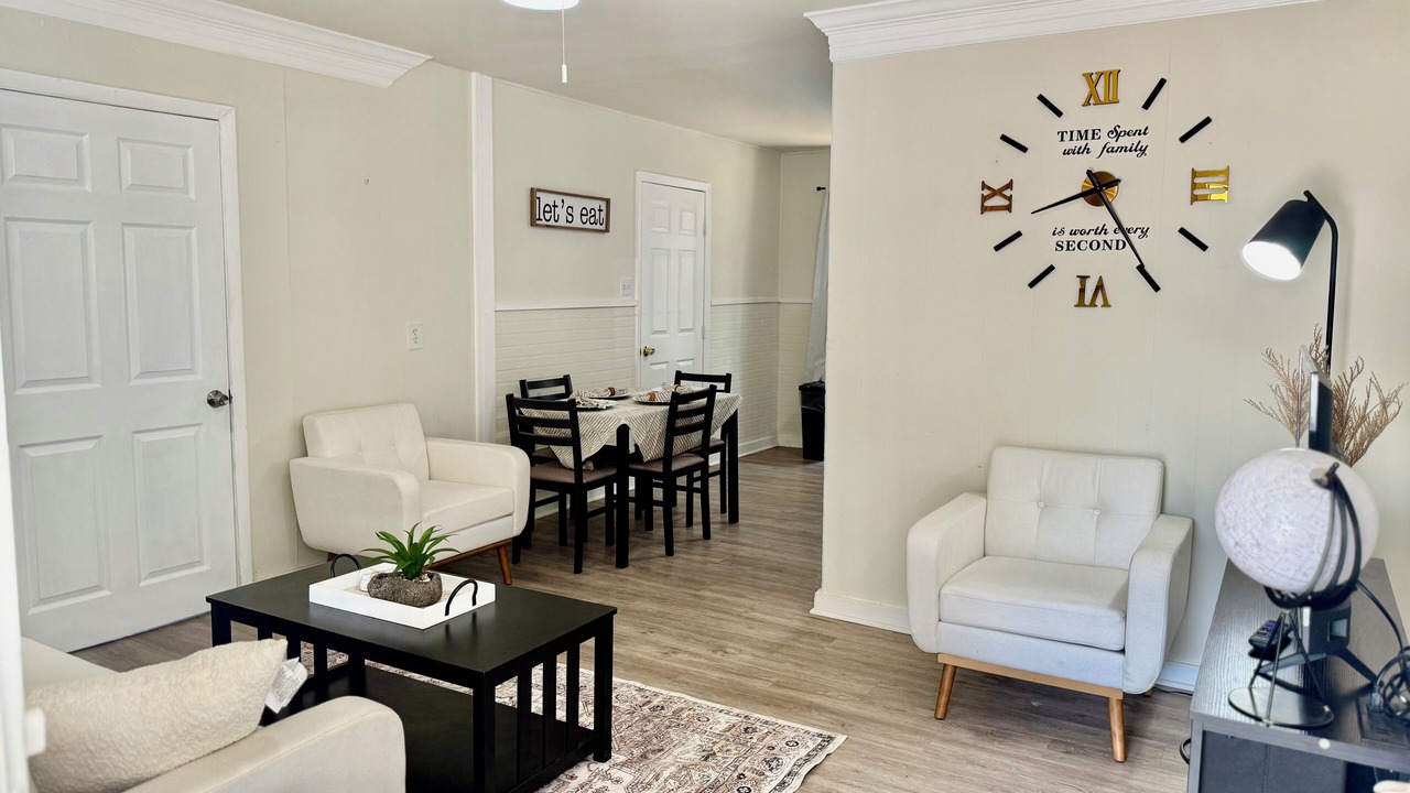 Photo of Livingroom in Montopolis