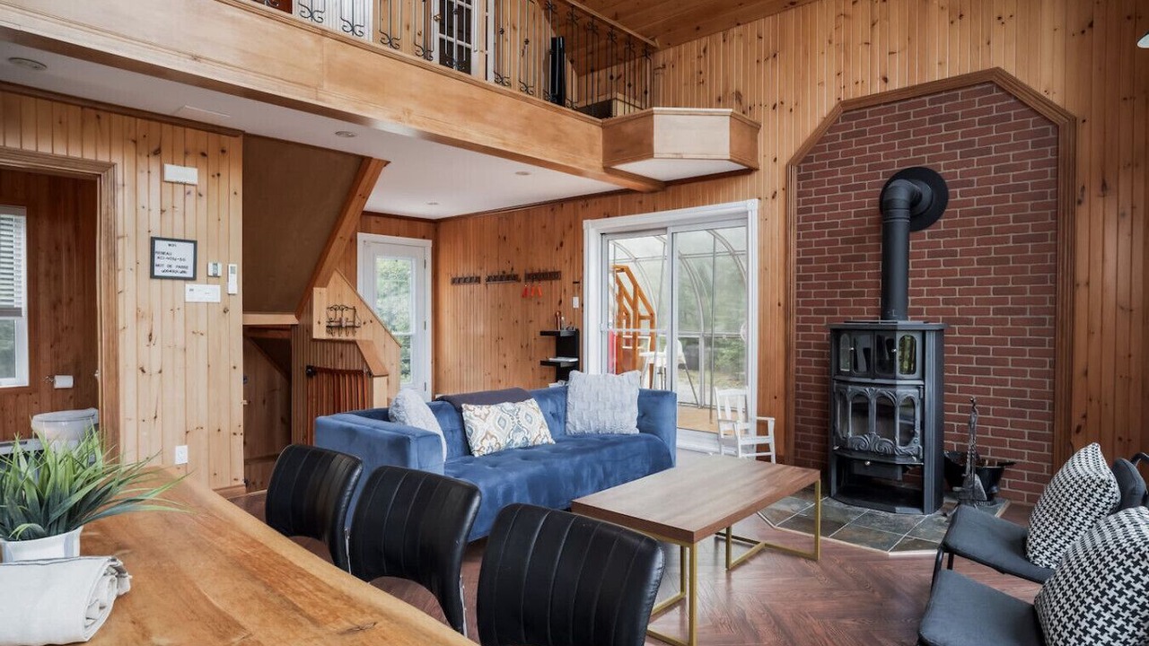 Photo of Livingroom in Chertsey