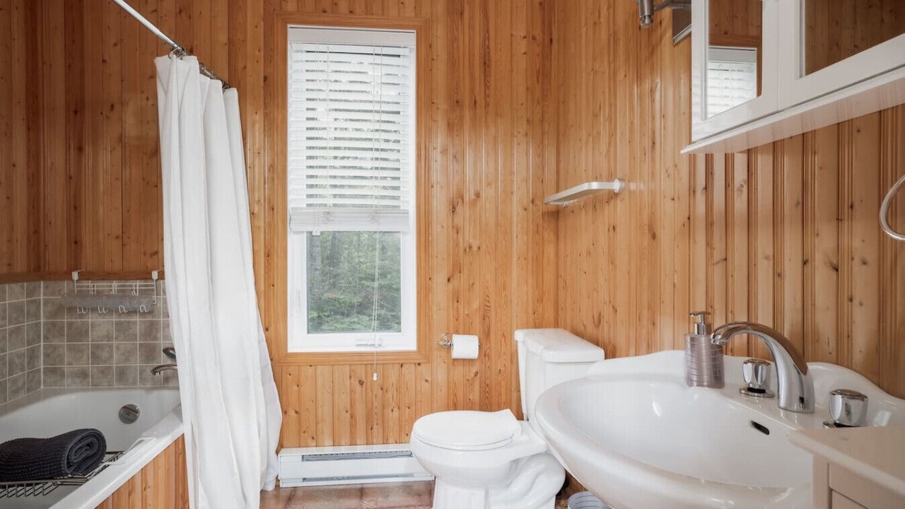 Photo of Bathroom in Chertsey