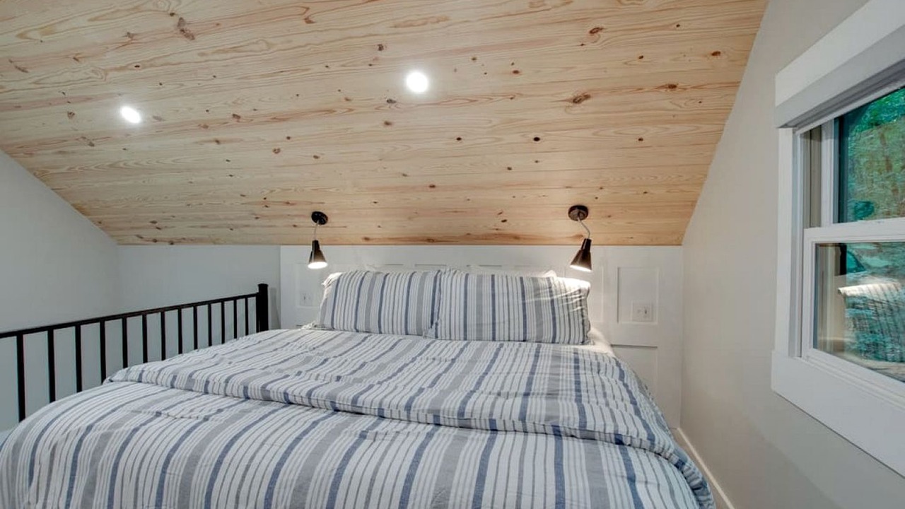 Photo of Bedroom in Groveoak