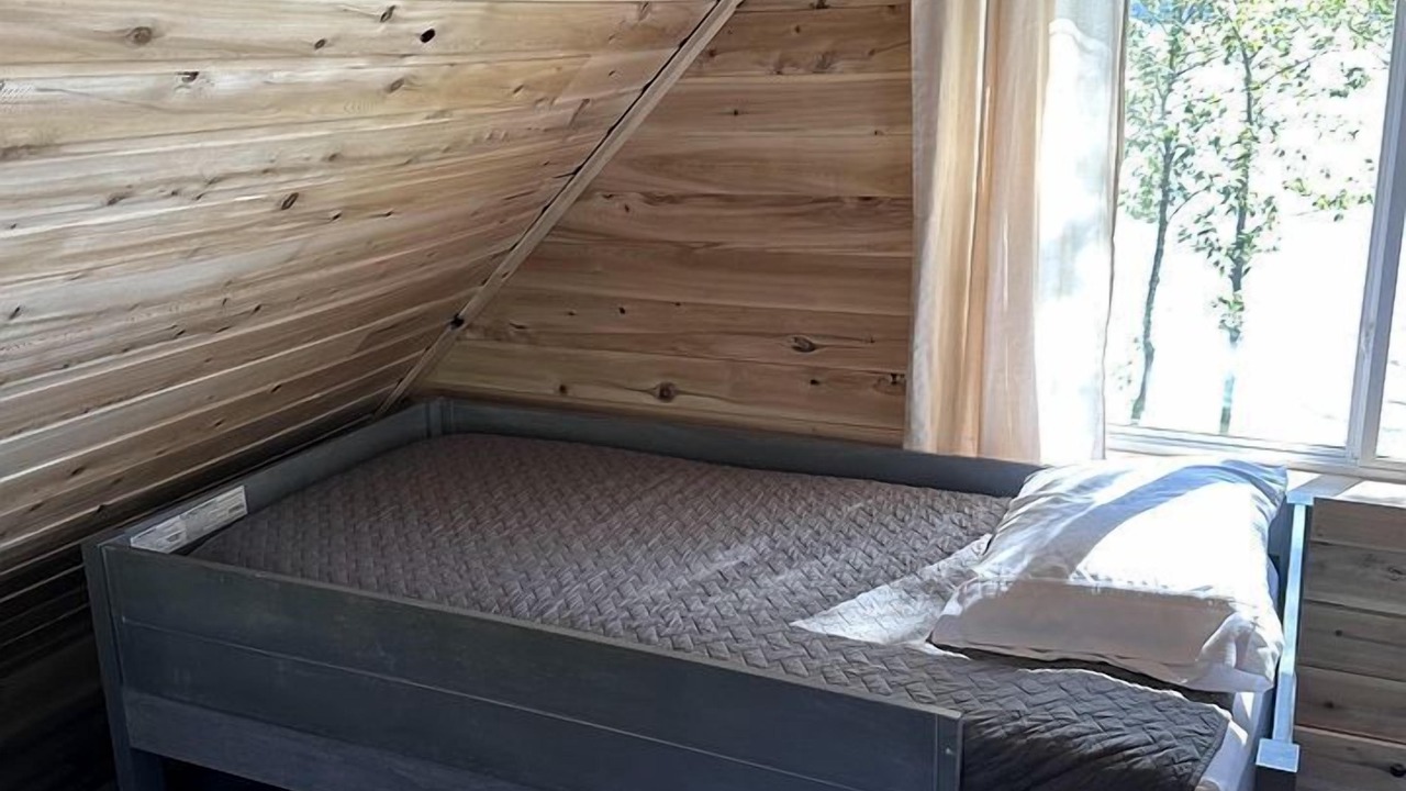 Photo of Bedroom in Portage Lake