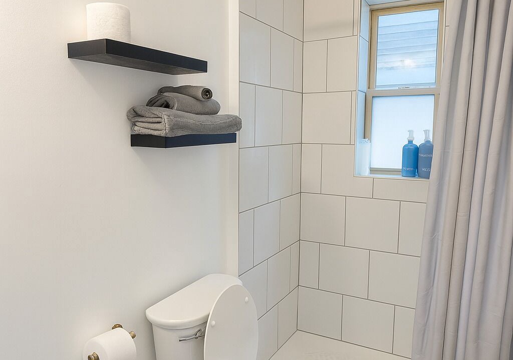Photo of Bathroom in East Avenue