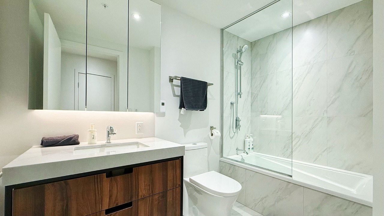 Photo of Bathroom in Longueuil