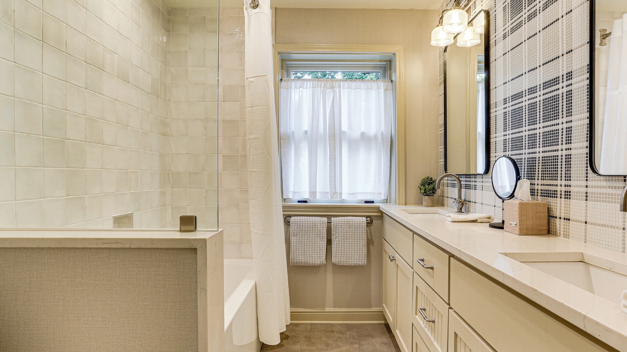 Photo of Bathroom in Pottsboro