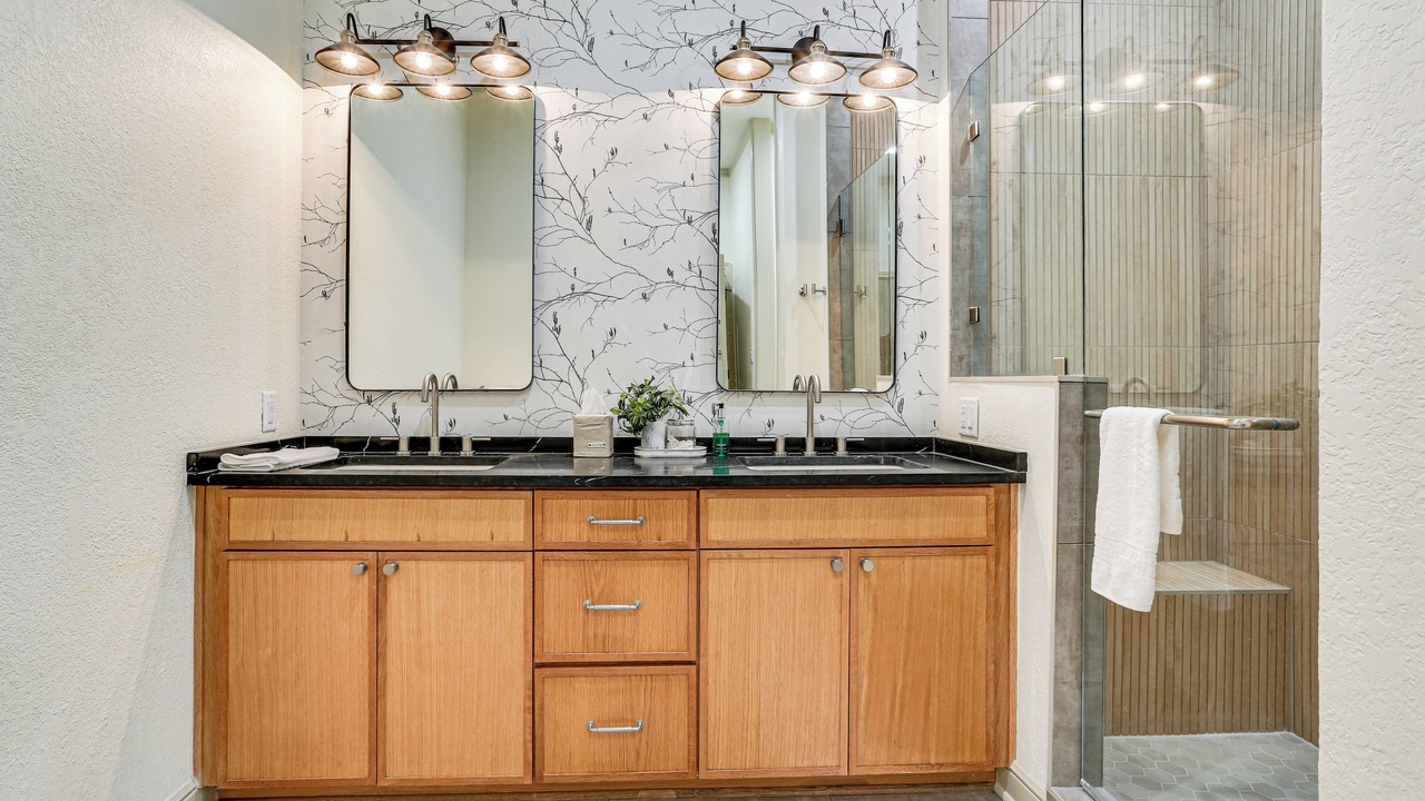 Photo of Bathroom in Pottsboro
