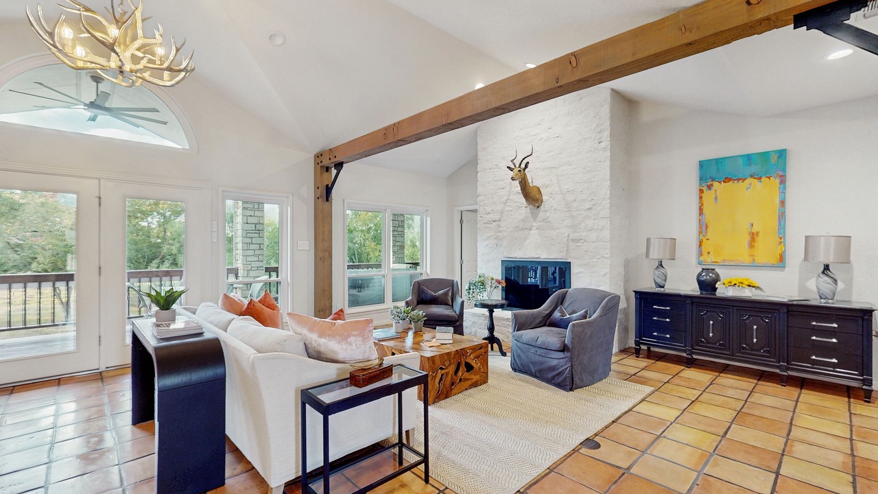 Photo of Livingroom in Horseshoe Bay West