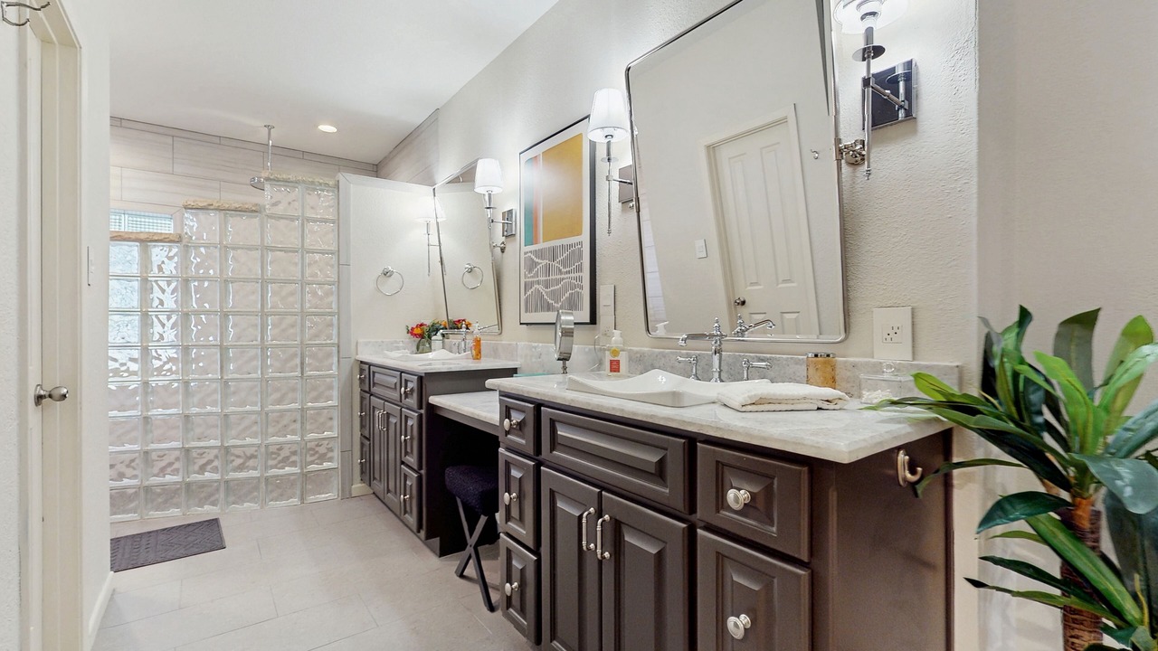 Photo of Bathroom in Horseshoe Bay West