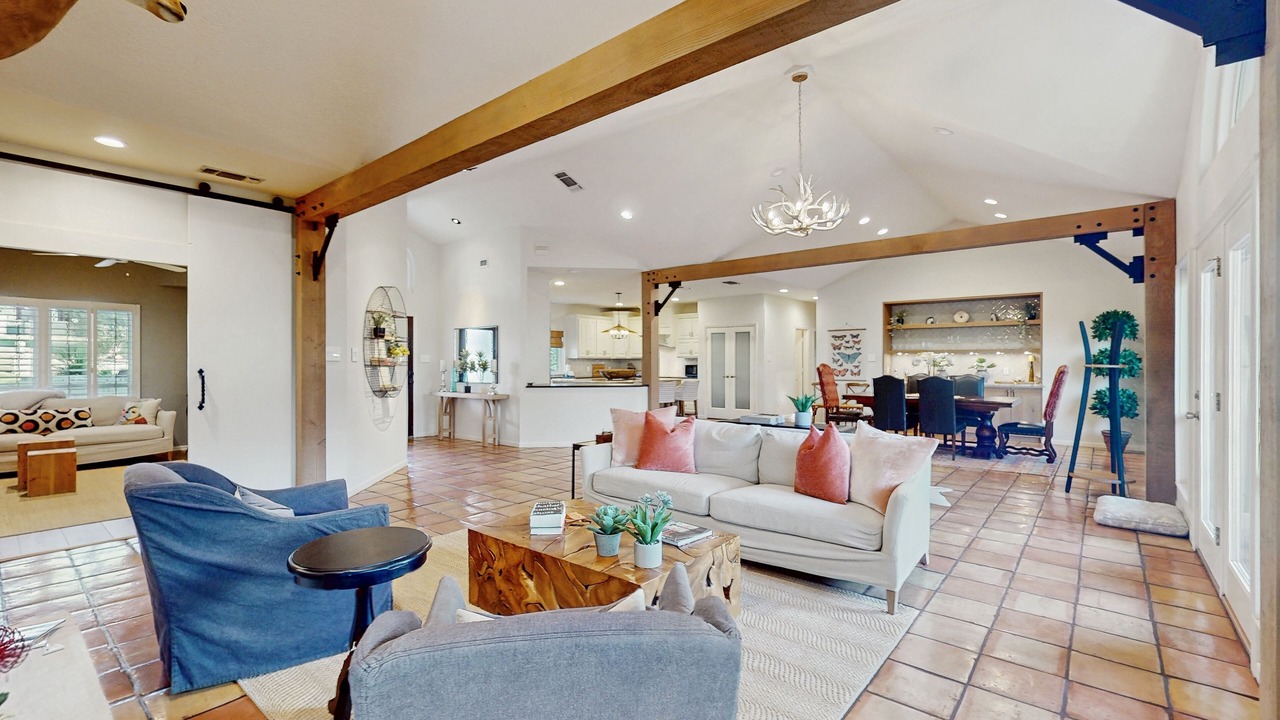 Photo of Livingroom in Horseshoe Bay West