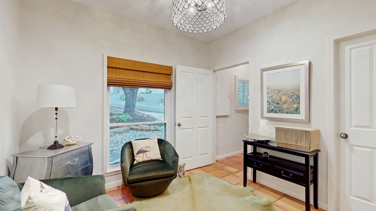 Photo of Livingroom in Horseshoe Bay West