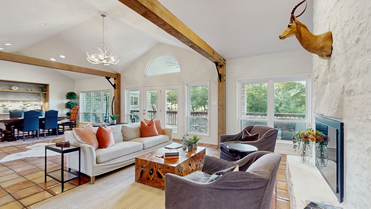 Photo of Livingroom in Horseshoe Bay West