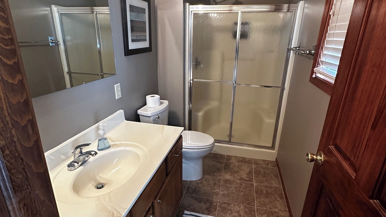 Photo of Bathroom in Linn Valley