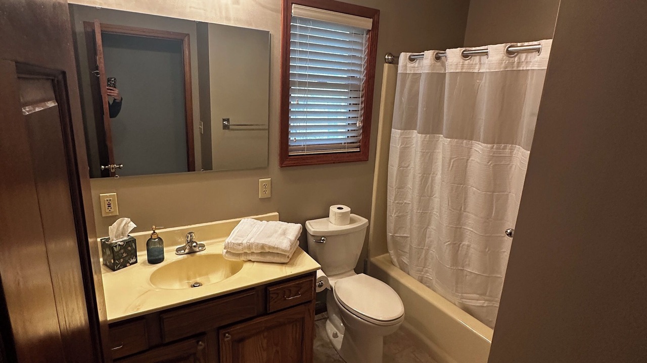 Photo of Bathroom in Linn Valley