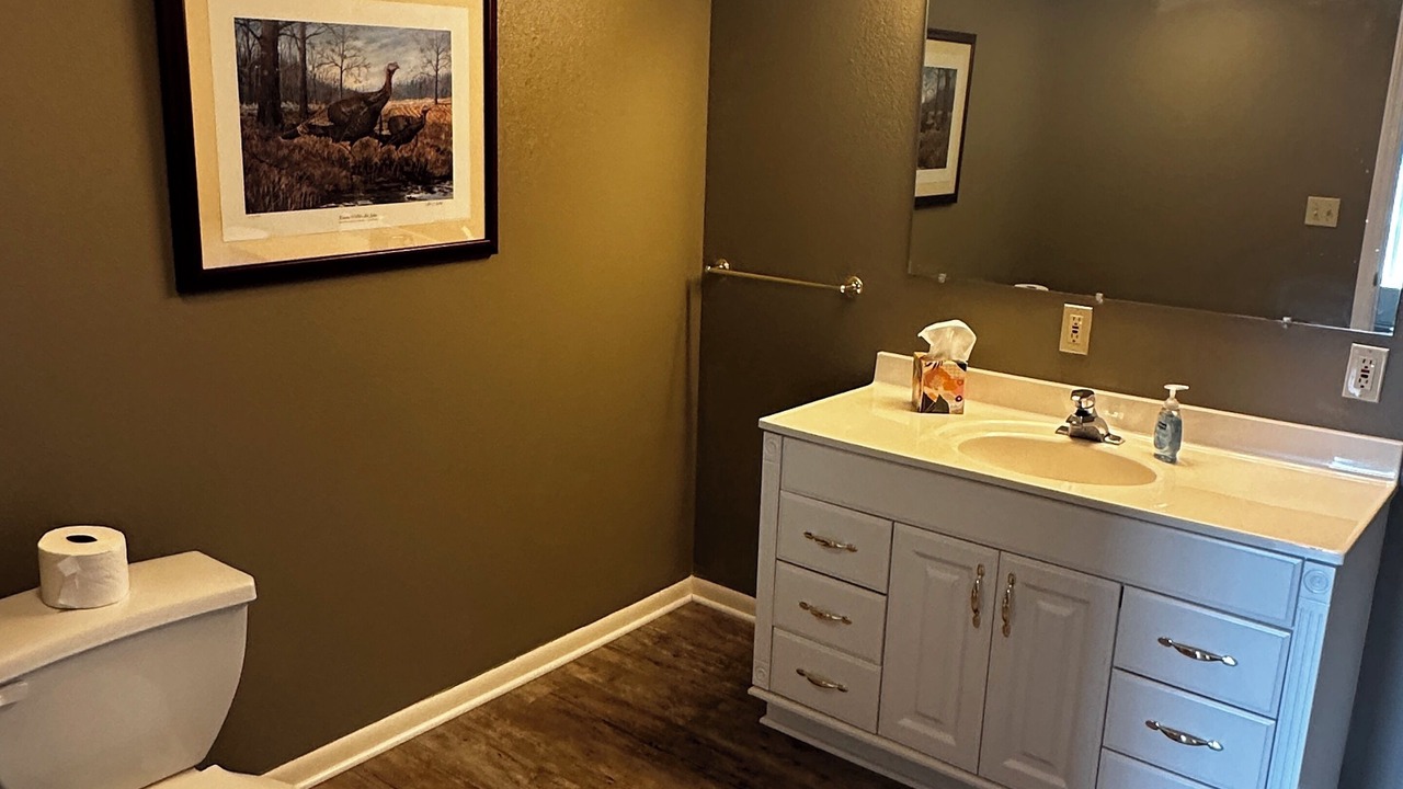 Photo of Bathroom in Linn Valley