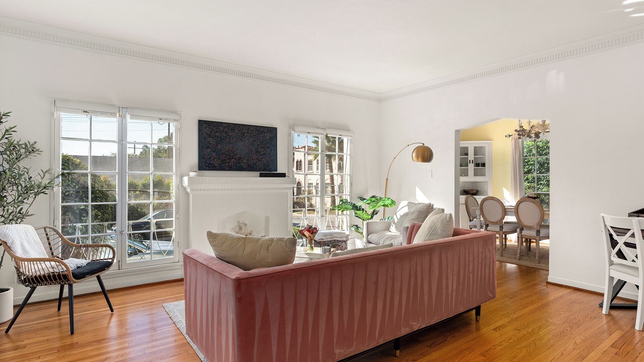 Photo of Livingroom in Beachwood Canyon