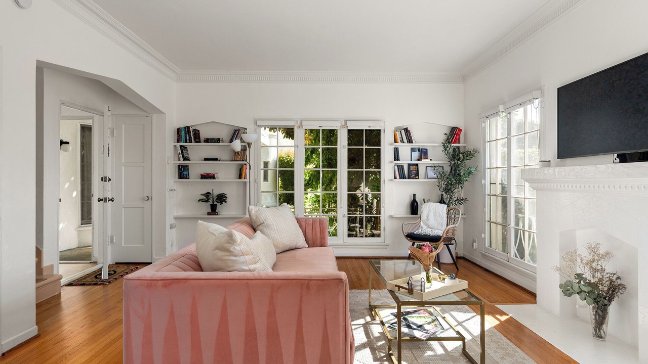 Photo of Livingroom in Beachwood Canyon