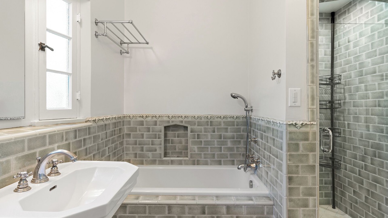 Photo of Bathroom in Beachwood Canyon