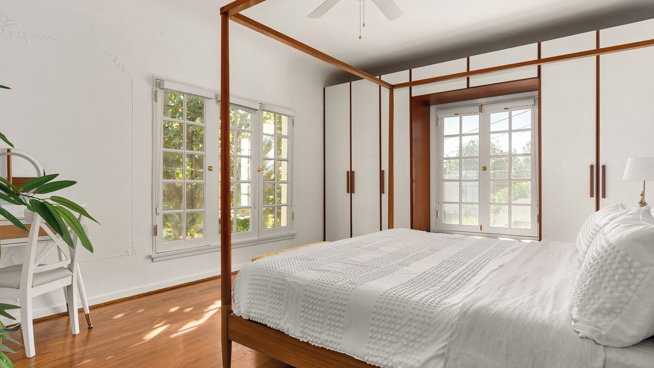 Photo of Bedroom in Beachwood Canyon