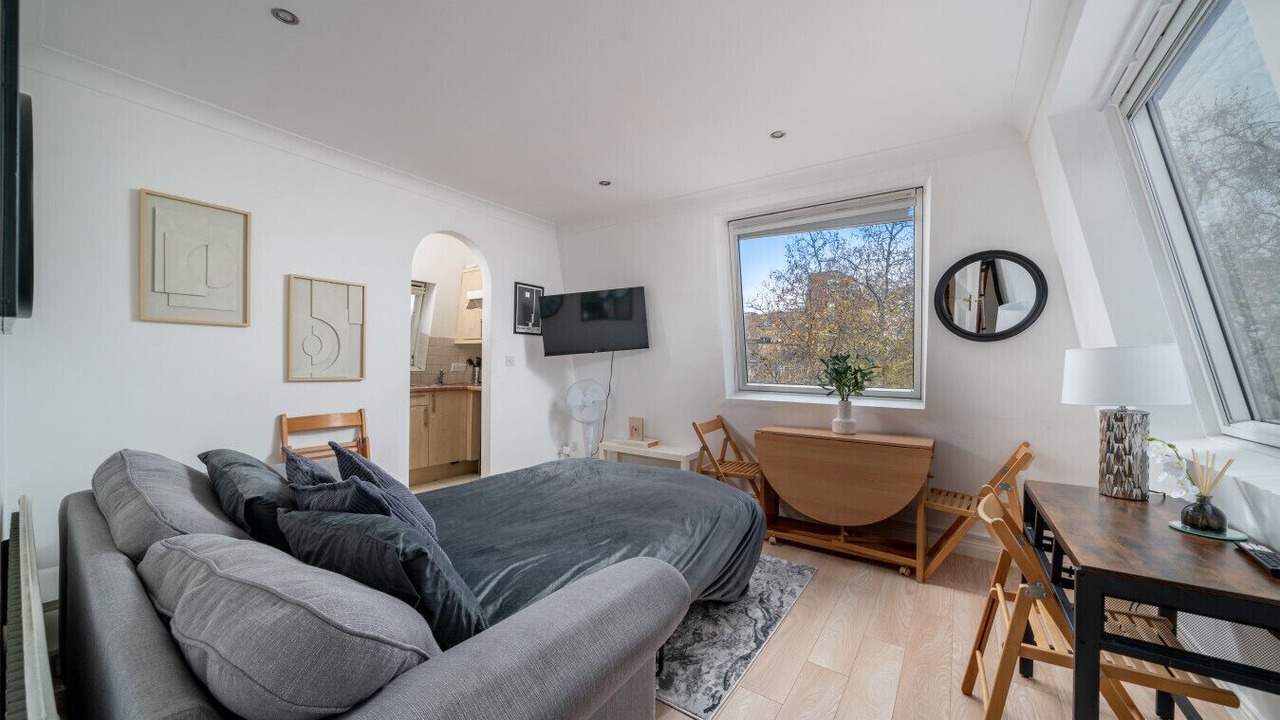 Photo of Bedroom in Courtfield