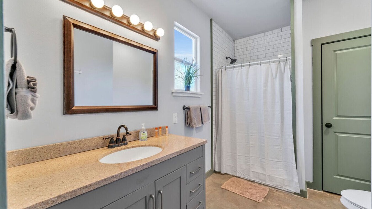 Photo of Bathroom in Driftwood