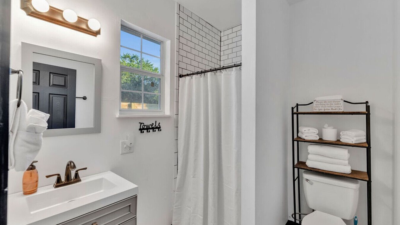 Photo of Bathroom in Driftwood
