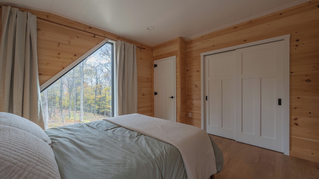 Photo of Bedroom in Roscoe