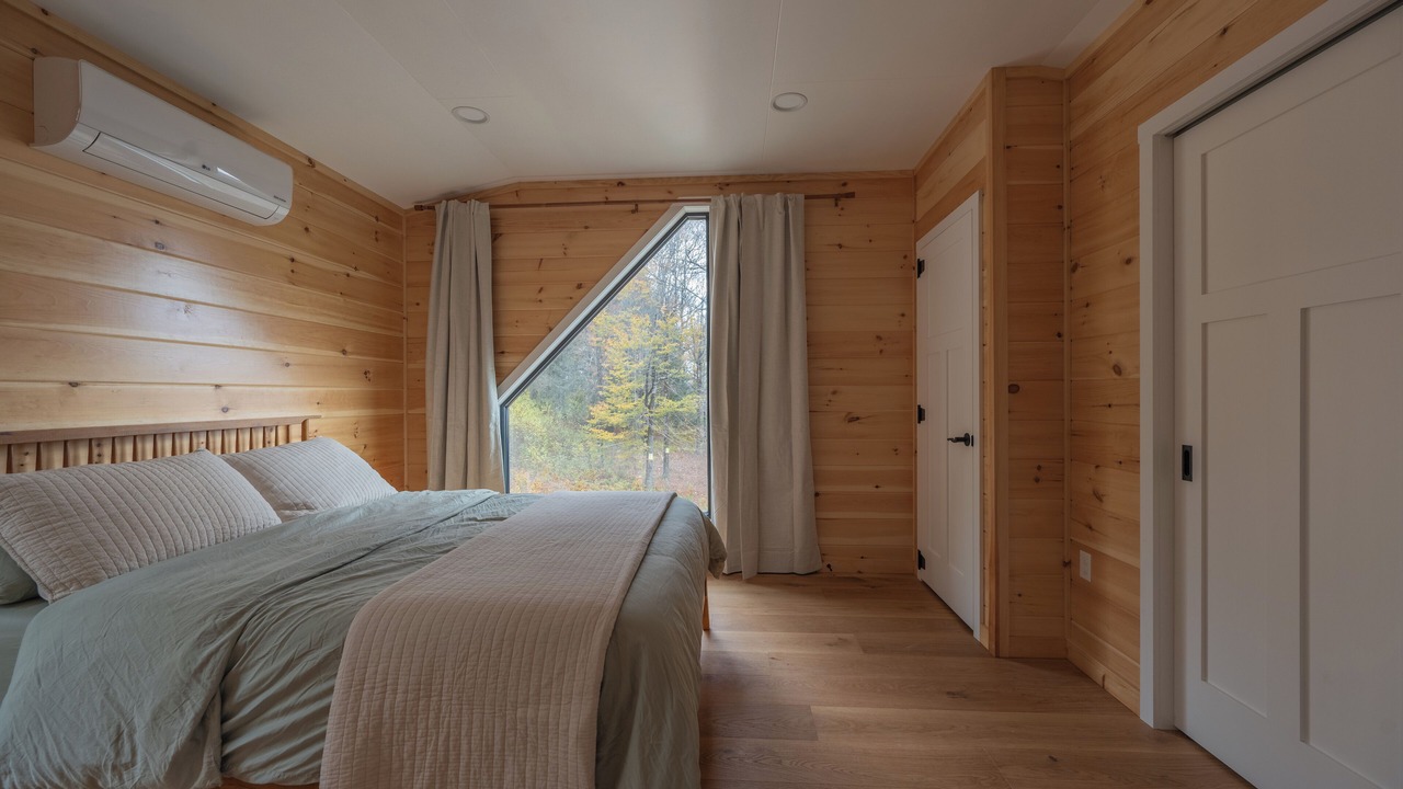 Photo of Bedroom in Roscoe