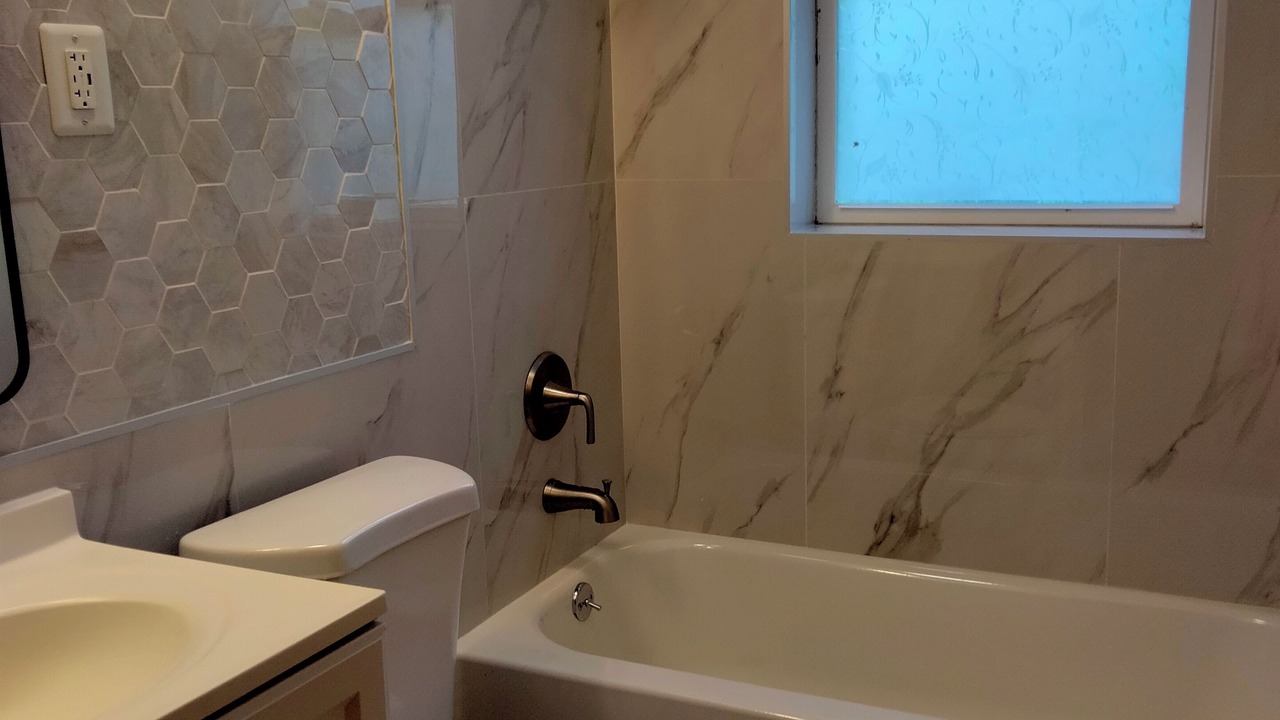 Photo of Bathroom in Lindenwood Park