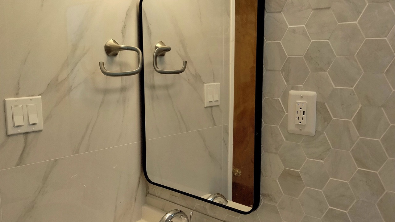 Photo of Bathroom in Lindenwood Park