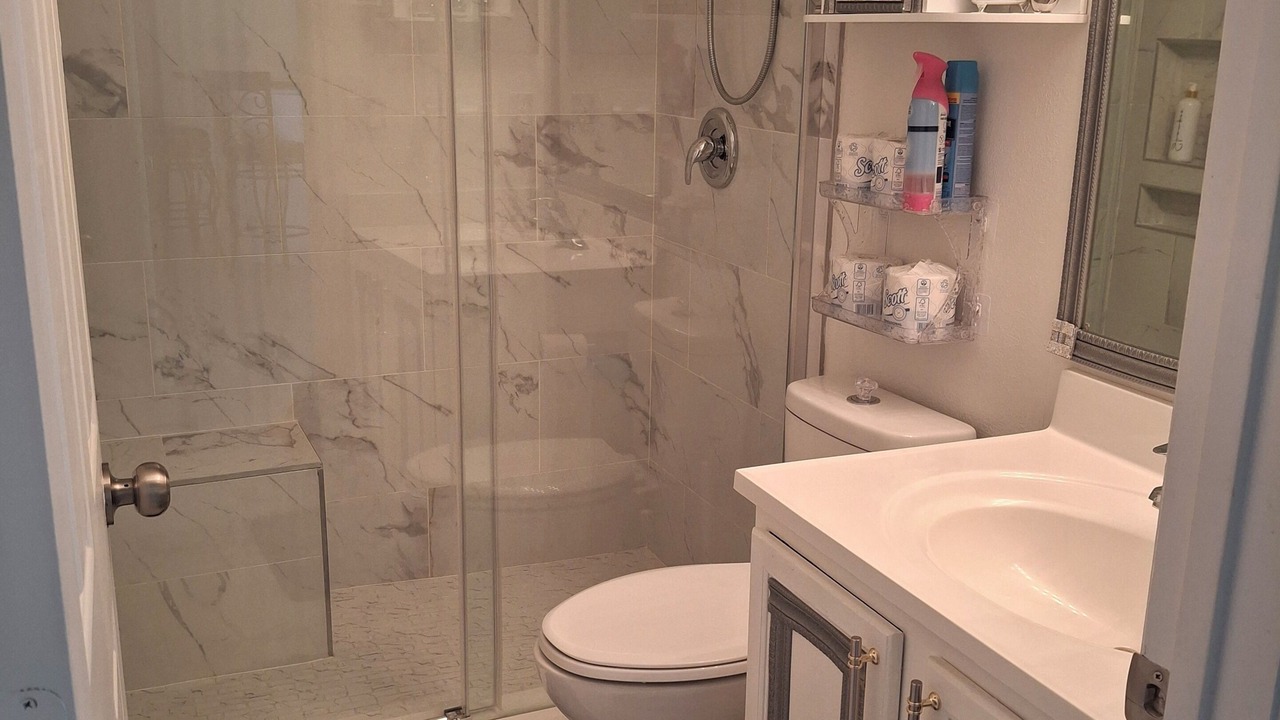 Photo of Bathroom in Candler