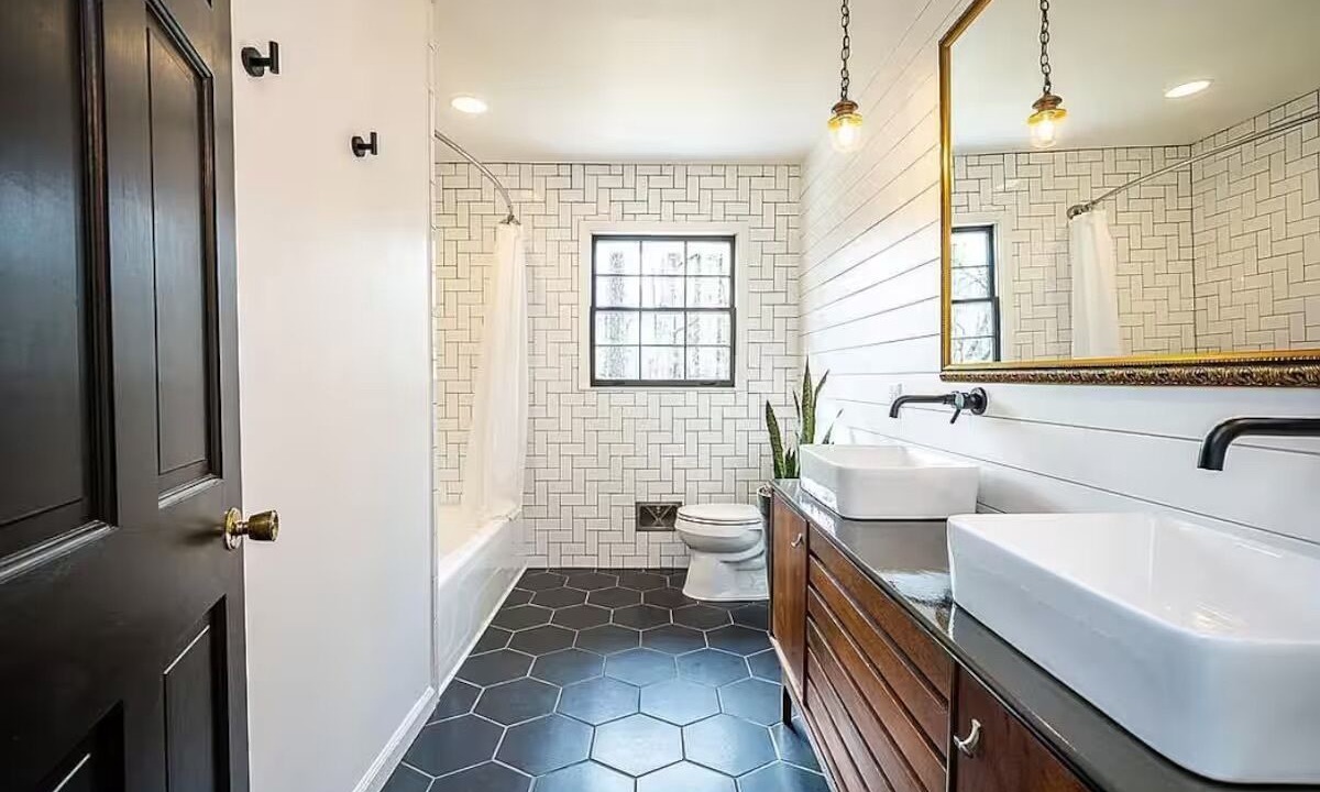 Photo of Bathroom in Smyrna