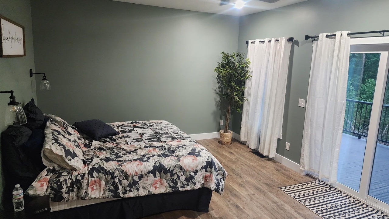 Photo of Bedroom in Heltonville