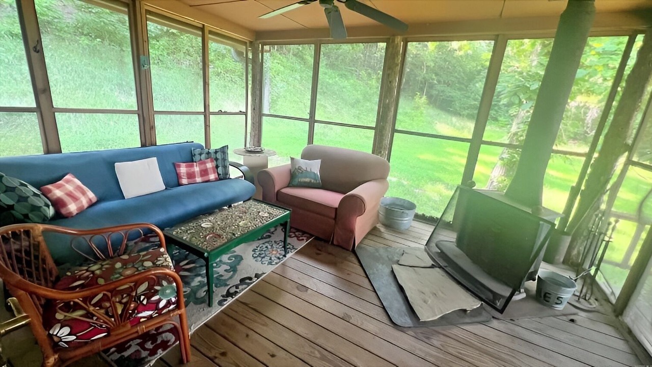 Photo of Livingroom in Marshall