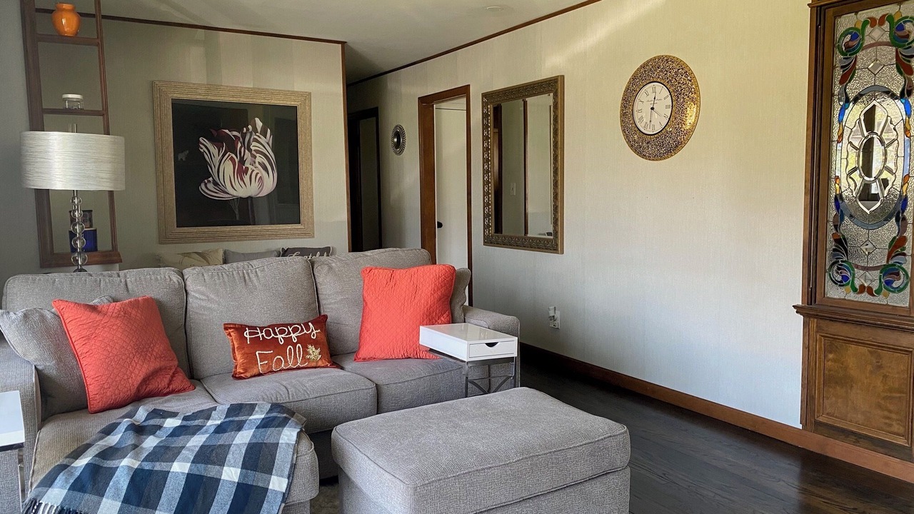 Photo of Livingroom in Utica