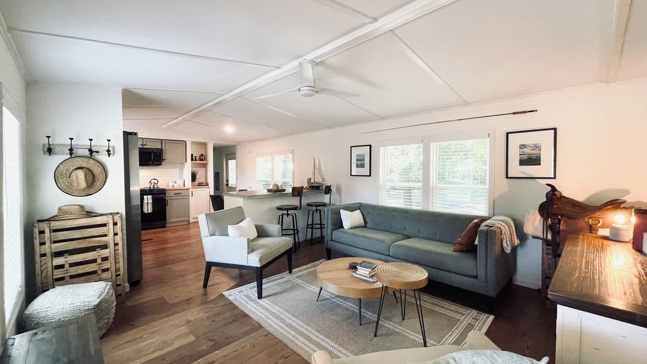 Photo of Livingroom in Land O' Lakes