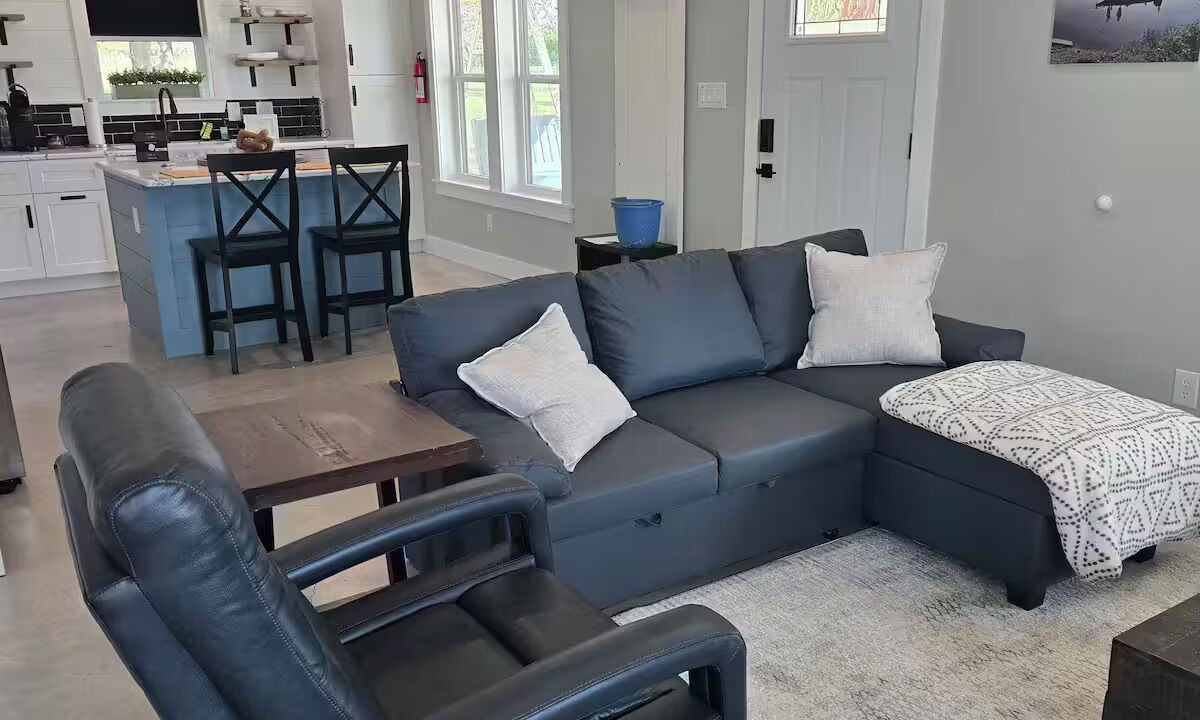 Photo of Livingroom in Shawnee