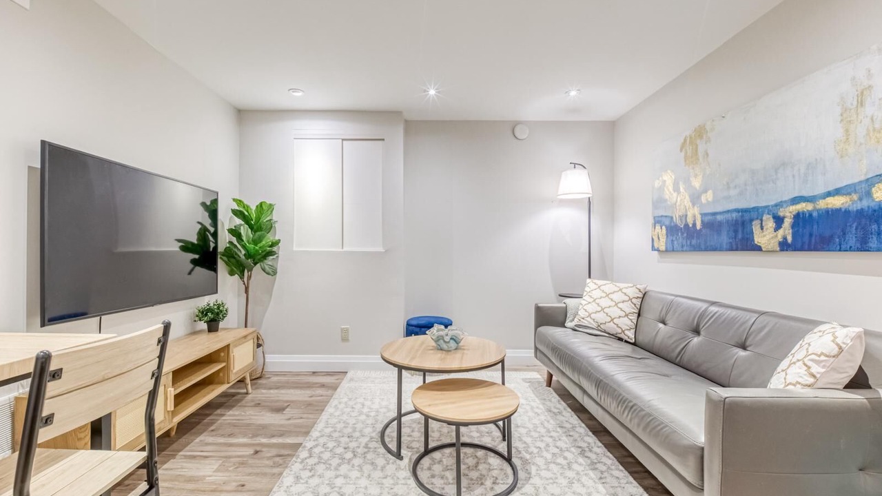 Photo of Livingroom in East Credit
