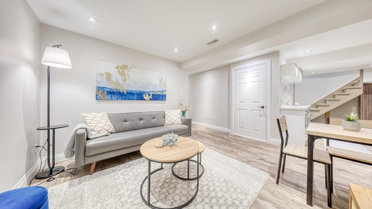 Photo of Livingroom in East Credit