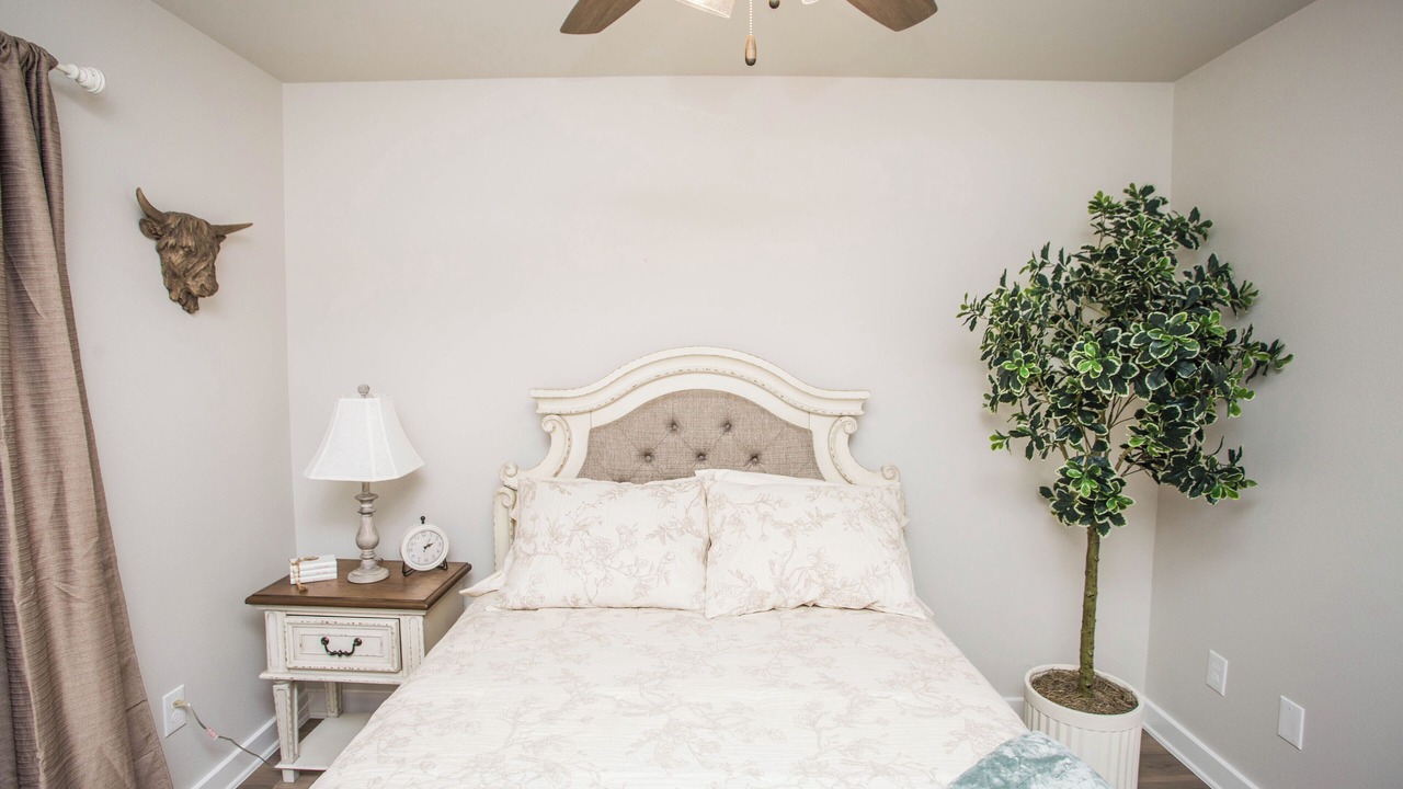 Photo of Bedroom in North by Northwest