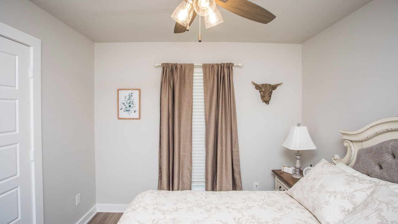 Photo of Bedroom in North by Northwest