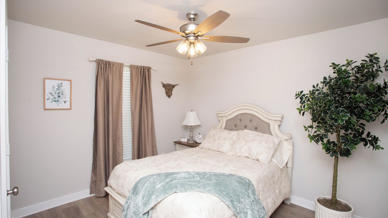 Photo of Bedroom in North by Northwest