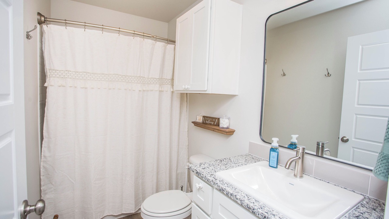 Photo of Bathroom in North by Northwest