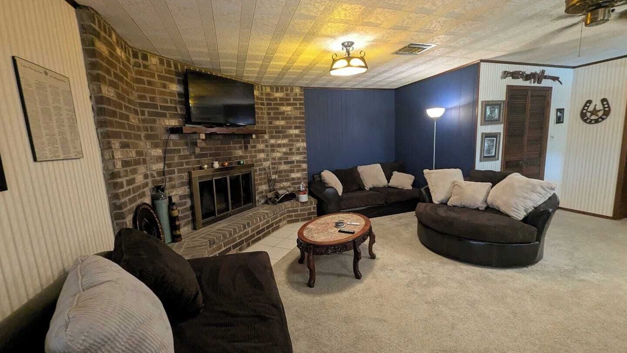 Photo of Livingroom in Silsbee