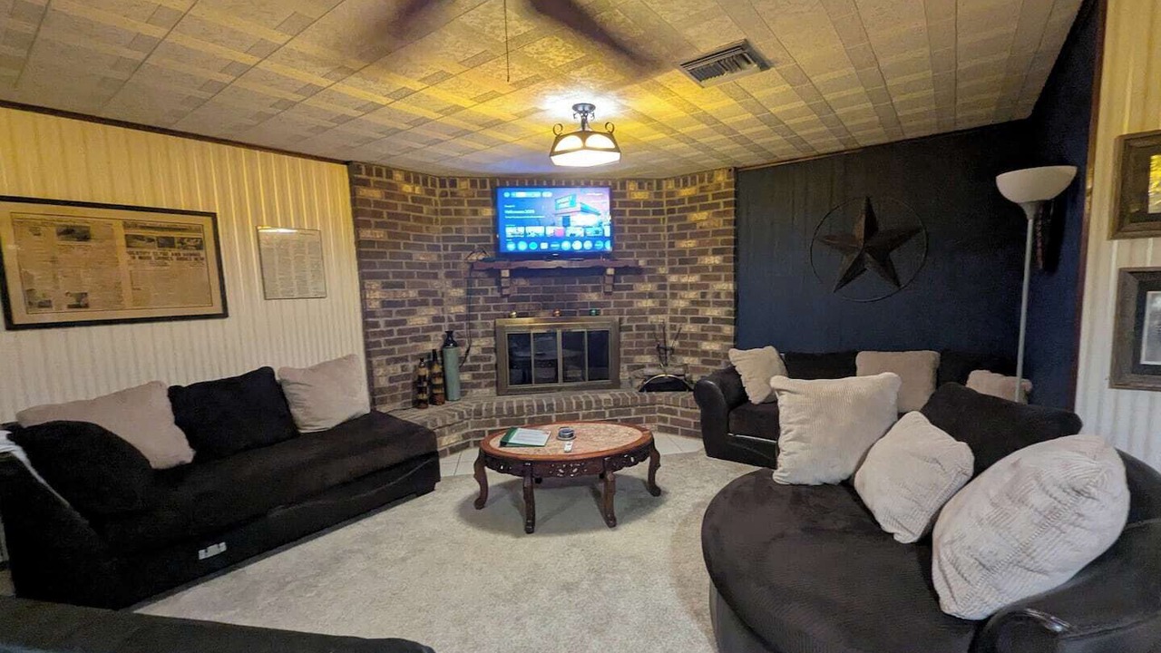 Photo of Livingroom in Silsbee