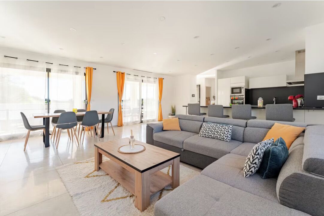 Photo of Livingroom in Saint-Quentin-la-Poterie