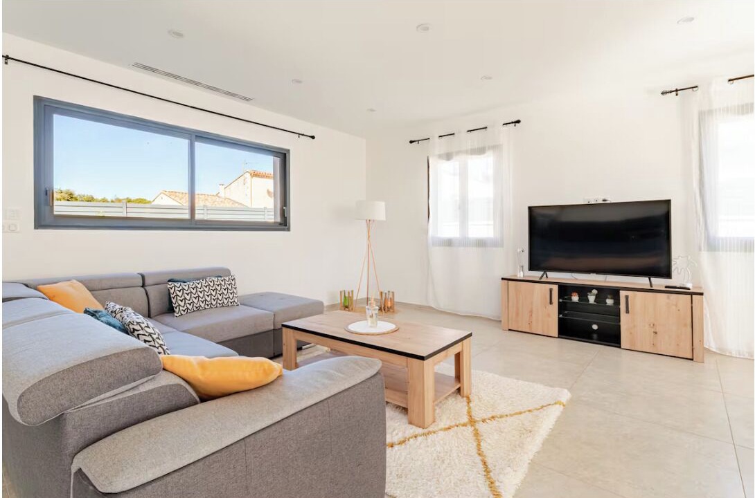 Photo of Livingroom in Saint-Quentin-la-Poterie