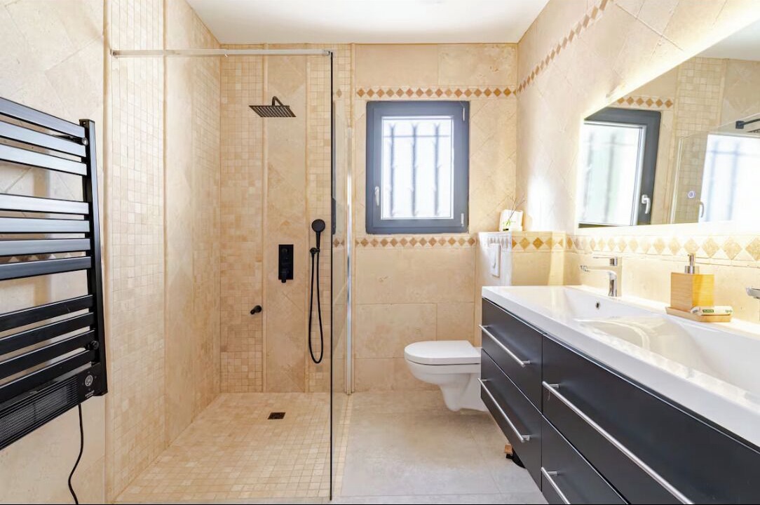 Photo of Bathroom in Saint-Quentin-la-Poterie